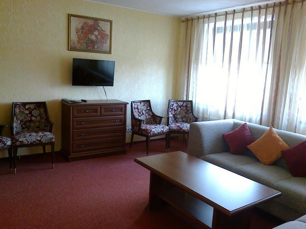 Gilija Hotel Silute Exterior photo